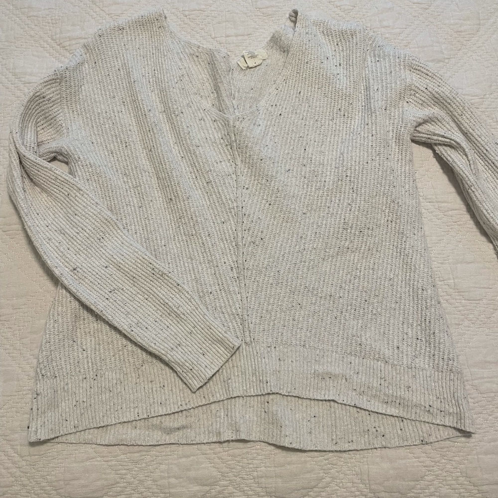 V-Neck Long Sleeve Cream Sweater with Speckled Fabric